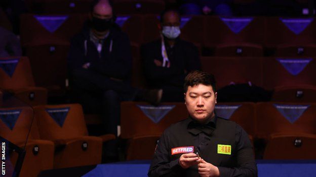 Yan Bingtao in action at the World Championship