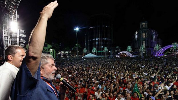 Presidente Lula e o governador Eduardo Campos (Pernambuco) em homenagem realizada no Marco Zero, de Recife (PE), em 28 de dezembro de 2010