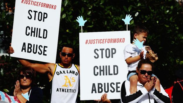 குழந்தை வன்கொடுமை நிறுத்துக -பதாகை