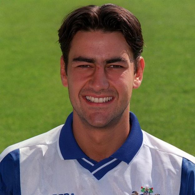Andy Woodward con la camiseta del Bury en la temporada 1999-2000.