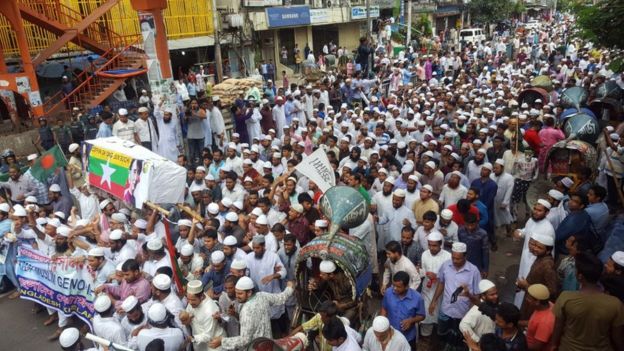 বিক্ষোভে সামিল হয়েছে ইসলামপন্থী বিভিন্ন সংগঠন