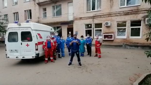 врачи