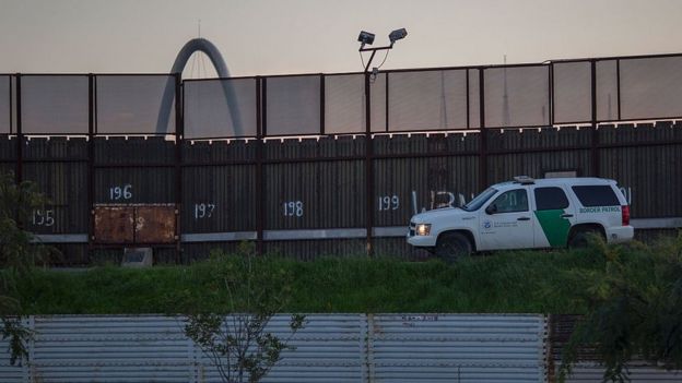 Muro en la frontera entre Estados Unidos y México.