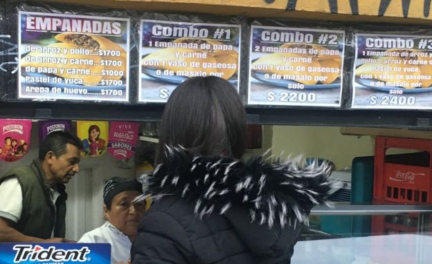 Puesto de empanadas en Bogotá