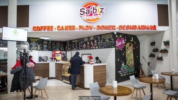 تغییر اسم رستوران "سعبیز" (Sa'biz) به Sábiz (که صورت جدید آن است) حدود ۳۰۰۰ دلار خرج خواهد داشت