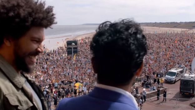 Crowds at Gorleston beach