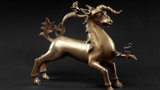 Contenedor de agua de bronce con forma de unicornio