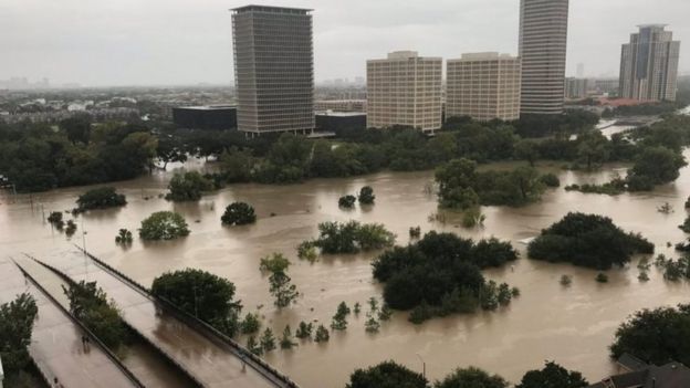 Una autopista inundada en Houston