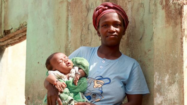 Ebola crisis: Pregnant women in Guinea still avoid hospital - BBC News