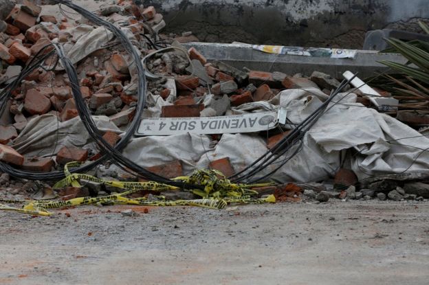 Coche destrozado en Ciudad de México por el terremoto de magnitud 8,2.