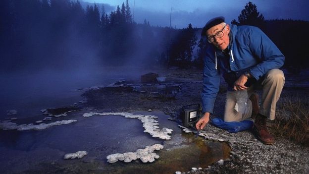 Thomas Brock descubrió en los manantiales termales de Yellowstone la bacteria que fue clave para el análisis del ADN.(Foto de archivo)