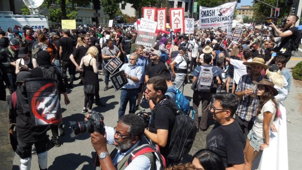 Nhiều nghìn người tham gia biểu tình ở Berkeley hôm Chủ Nhật 27/8/17.