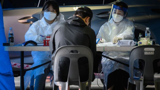 Un centro de asistencia para el control de covid-19 en Bucheon, Corea del Norte