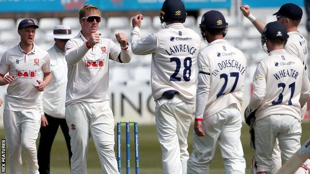Essex celebrate a wicket for Simon Harmer against Durham