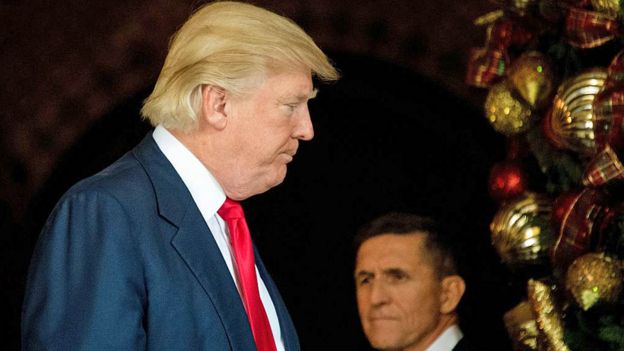 Donald Trump en su residencia de Mar-a-Lago con Michael Flynn