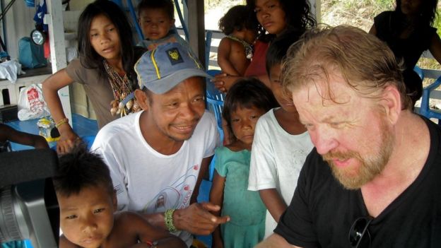 Daniel Everett com índios pirahã