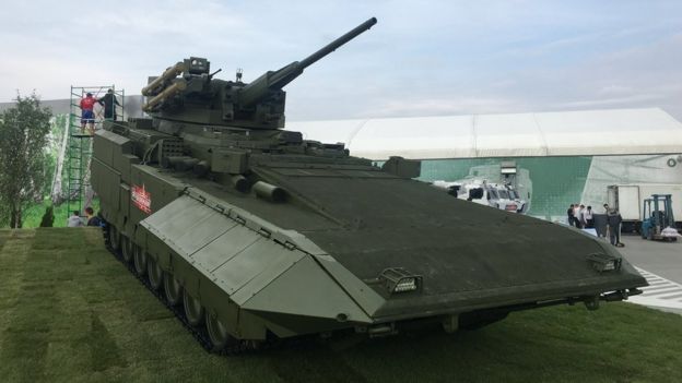 Опытный образец тяжелой БМП Т-15 проекта "Армата"