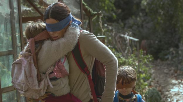 Sandra Bullock interpreta a Malorie, una madre soltera que debe sortear todo tipo de dificultades para sobrevivir. Foto: NETFLIX