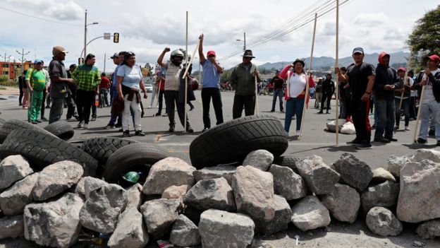 Bloqueo de carretera en una provincia de Ecuador