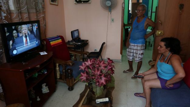 Donald Trump visto por televisión en La Habana