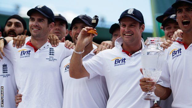 Andrew Strauss and England celebrate winning the 2011 Ashes