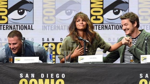 Did Halle Berry drink half a pint of whiskey at Kingsman Comic-Con ...