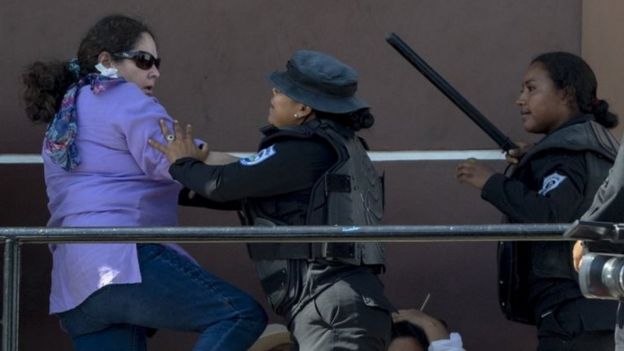 Police agents detain demonstrators participating in the "United for the Freedom" march, in Managua, Nicaragua, 14 October 2018