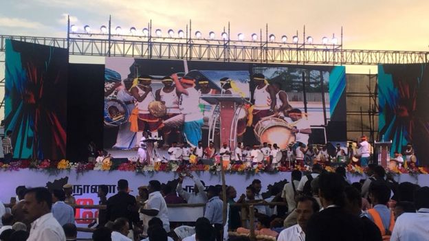 பொதுக்கூட்ட மேடை