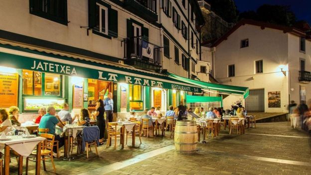 Un bar en una calle de España