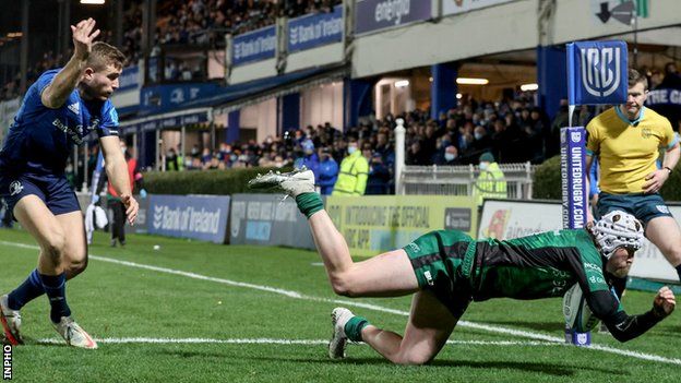 Mack Hansen outjumped Jordan Larmour to score Connacht's first try