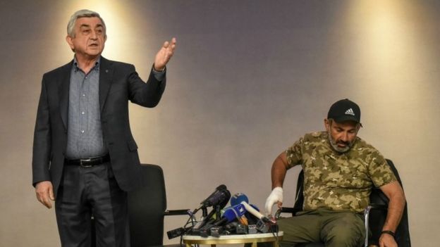 Sarkisyan, Paşinyan'ı 'şantaj yapmakla' suçadı.