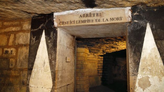 Ingreso a uno de los pasillos de las catacumbas.