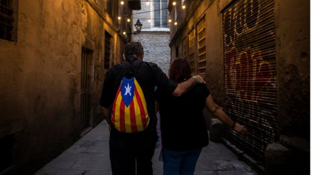 A man wears a backpack showing the Catalan separatist flag as he walks at El Born district in Barcelona, October 11, 2017