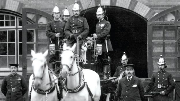 Nostalgic Photos Show 150 Years Of London Fire Brigade - BBC News