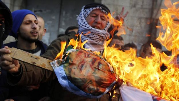 Palestinian protesters burn an effigy of Donald Trump in Nablus, West Bank, on 7 December 2017