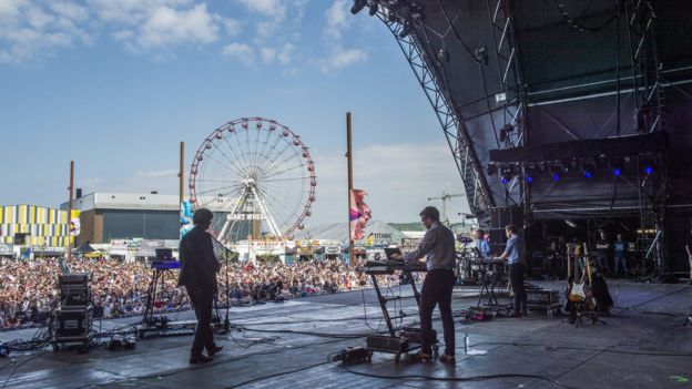 Le Titanic au festival de la BBC "The Biggest Weekend" _101755363_psb2