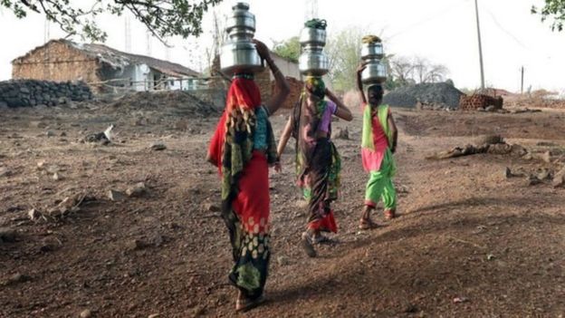 தண்ணீர் எடுப்பதற்காக 200 மில்லியம் மணி நேரத்தை செலவிடும் பெண்கள்