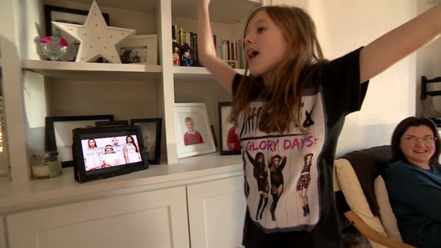 Kate Reynolds dances to Little Mix