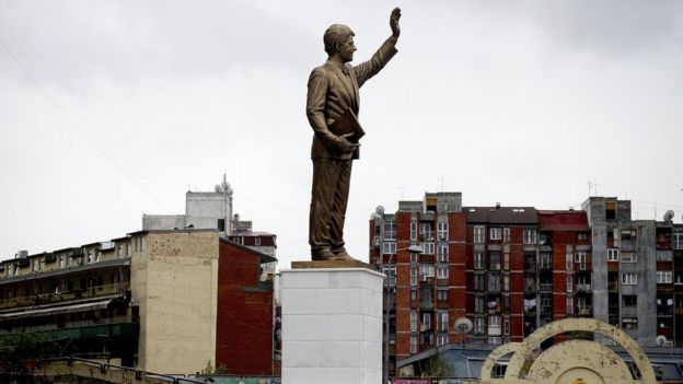 مجسمه بیل کلینتون در شهر پریستینا، پایتخت کوزوو