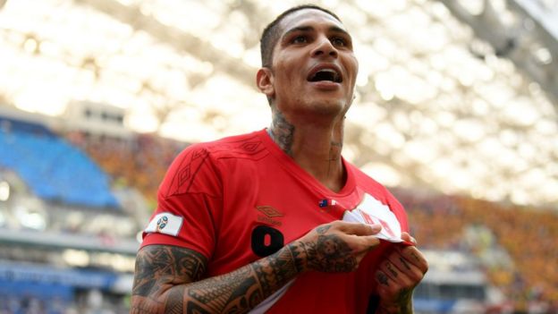 Paolo Guerrero celebrando un gol en el Mundial de Rusia 2018.