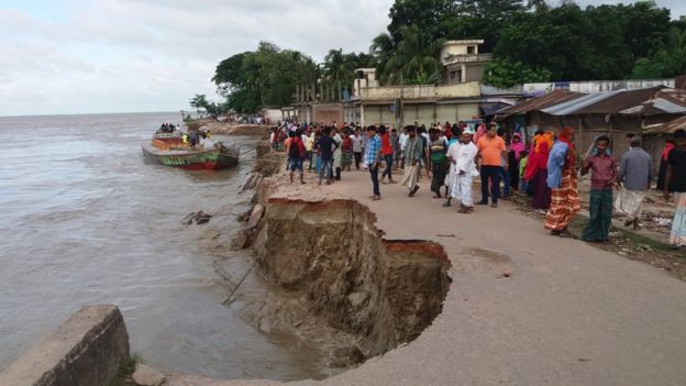 গত আড়াই মাস ধরে চলা নদী ভাঙ্গন পুরো উপজেলার মানুষের মধ্যে আতংক সৃষ্টি করেছে।