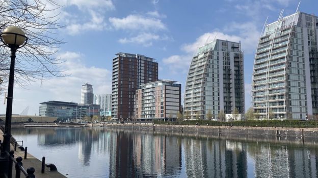 Salford Quays visionary Ben Wallsworth dies aged 103 - BBC News