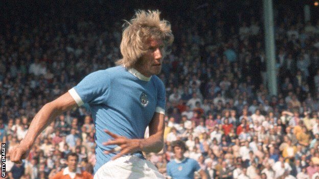 Colin Bell playing for Manchester City