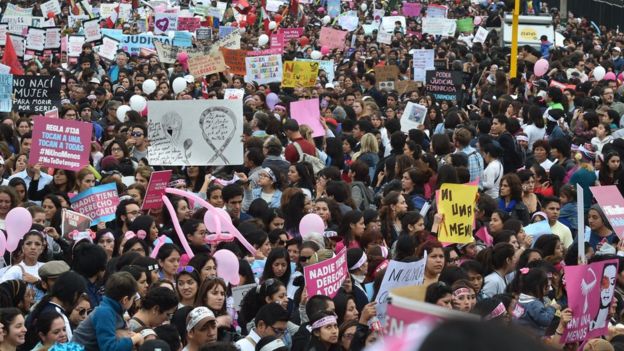 Miles de manifestantes en la marcha 