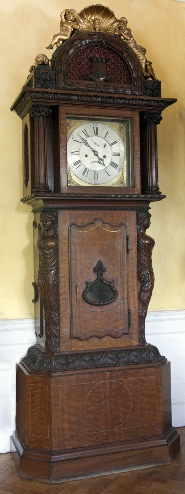 Irish clock that plays God Save the Queen sold for £84,000 BBC News