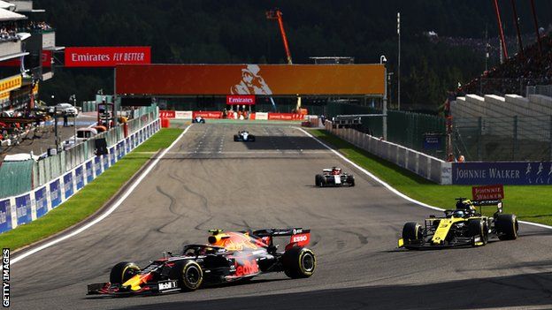 Alex Albon leads Daniel Ricciardo at Spa
