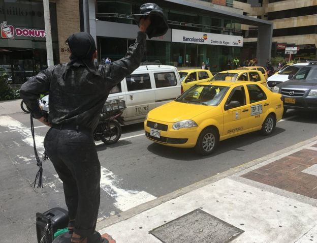 Es común ver a venezolanos ejercer diferentes oficios para subsistir en Colombia.