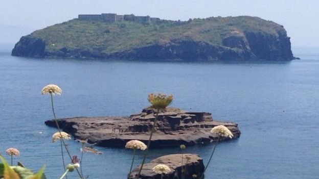 Ventotene: Ilha com um quilômetro quadrado de território busca pessoas refugiadas e outros candidatos à residência para aumentar população