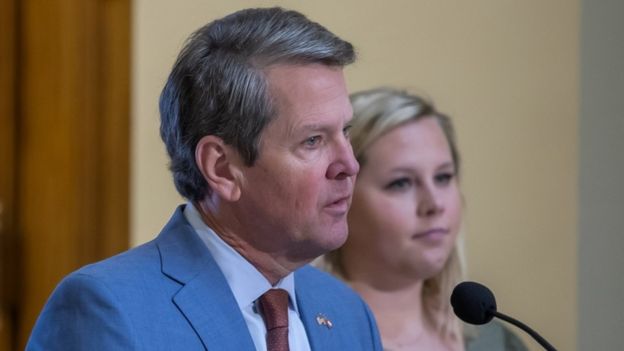 Gobernador Brian Kemp