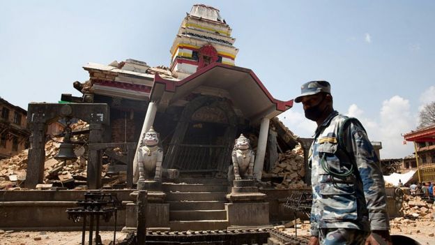 Nepal'deki depremde tapınaklar da hasar gördü